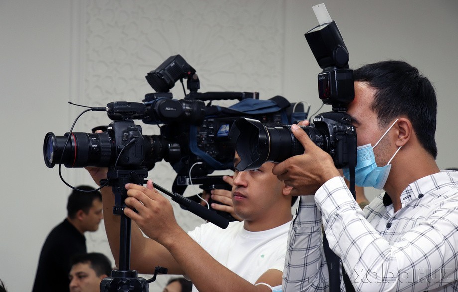 Президент журналистикага оид янги қарорни имзолади