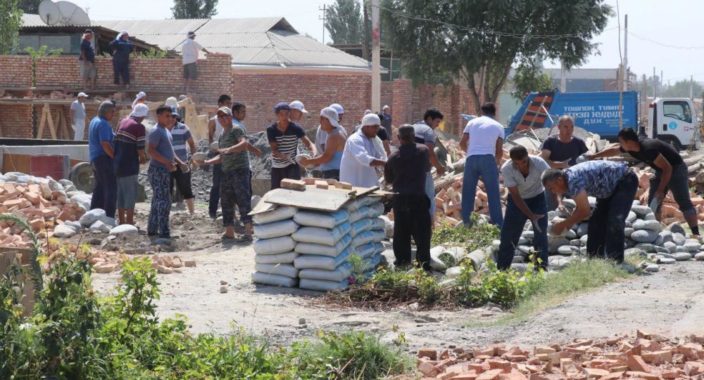 Rishtonda uyi buzilgan aholiga 13,5 ming kishi hasharga keldi