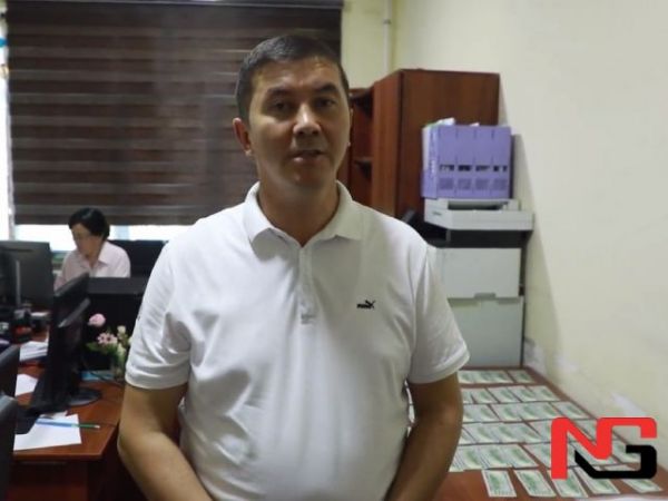 Хонасига ташлаб кетилган 5 минг долларни олмаган мансабдор рағбатлантирилди