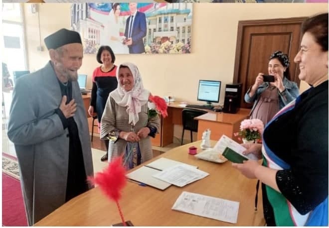 Наманганлик отахон 86 ёшида никоҳ гувоҳномаси олди