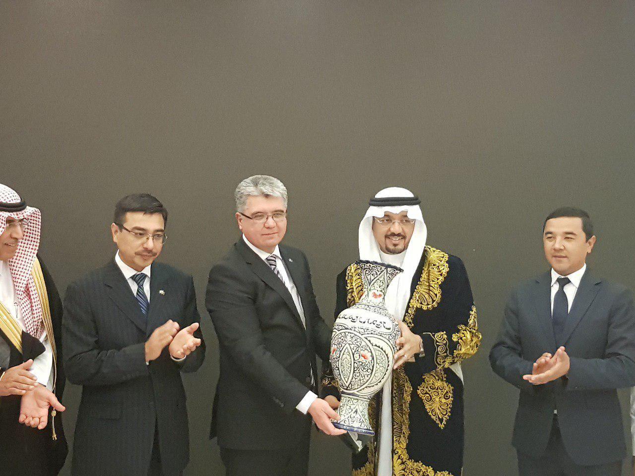 Маккада Наманганнинг инвестицон салоҳияти тақдимоти ўтказилмоқда (фото)