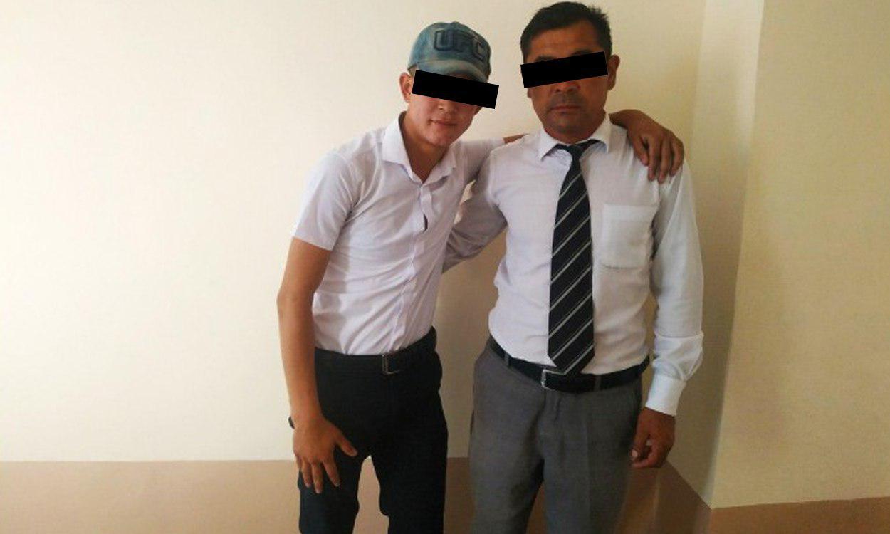 Urgutlik o‘quvchi sochini majburlab olgan va unga jarohat yetkazgan maktab direktori o‘rinbosaridan kechirim so‘radi