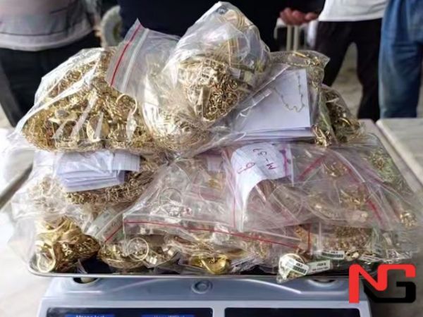 Ўзбекистонга 20 млрд сўмлик тилла буюмларни олиб ўтган шахслар ушланди