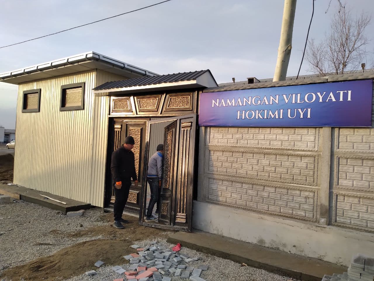 Кун фотоси: Наманган вилояти ҳокимининг вақтинчалик уйи деярли тайёр бўлди