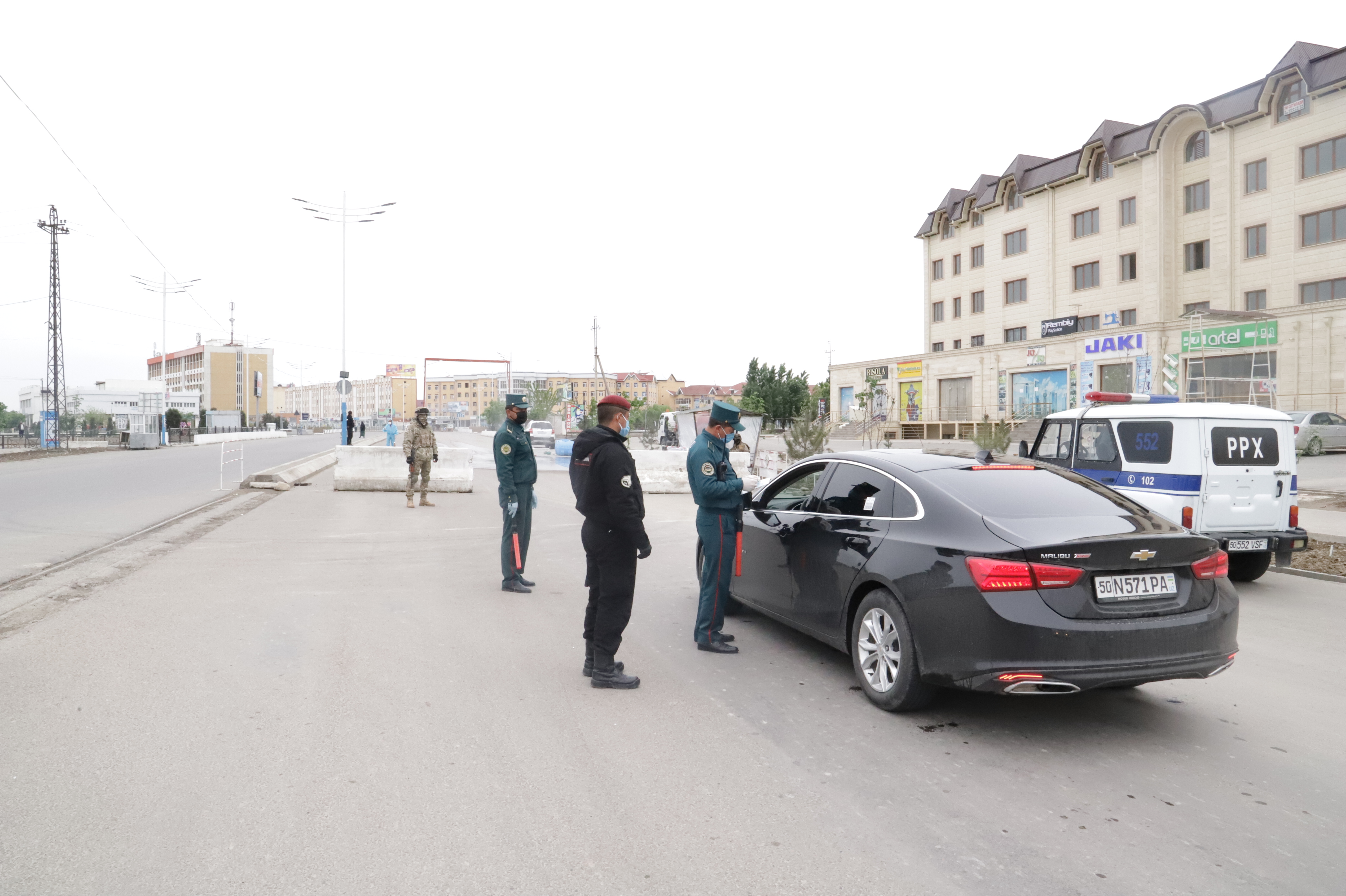 “ГАИ” ходими ноқонуний жарима қилгани учун фуқарога товон тўлайдиган бўлди