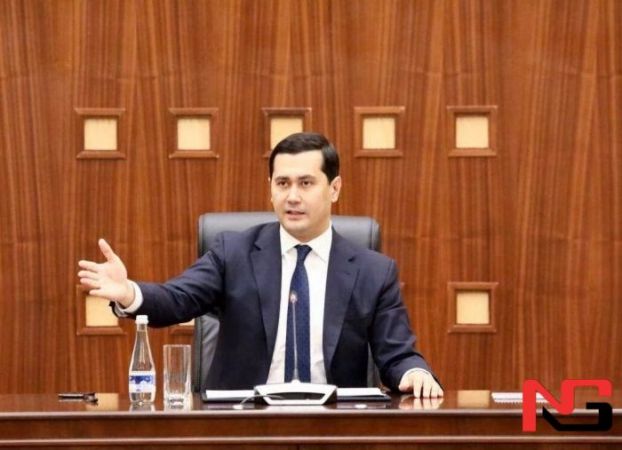 Сардор Умурзаков оёғи ердан узилган ва маишатбоз раҳбарларни танқид қилди