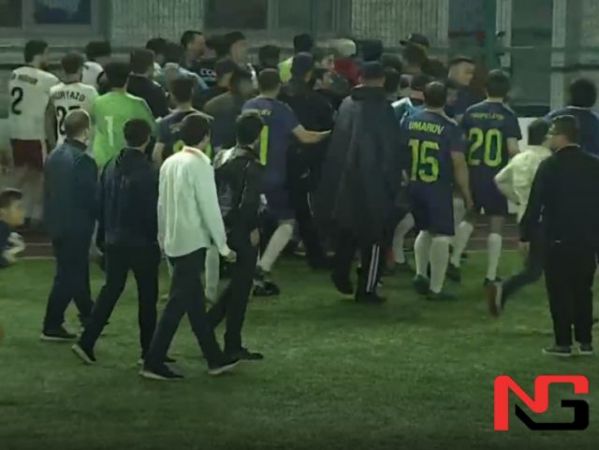 Футбол турнирида санъаткорлар ва блогерлар оммавий жанжал чиқарди