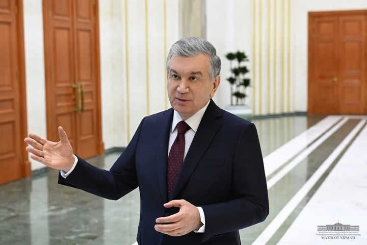 Президент тиббиёт марказлари қурилишига оид лойиҳалар билан танишди