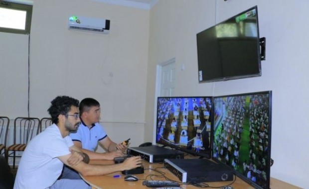 Samarqandda birovning o&lsquo;rniga test topshirmoqchi bo&lsquo;lgan &laquo;abituriyent&raquo; qo&lsquo;lga tushdi