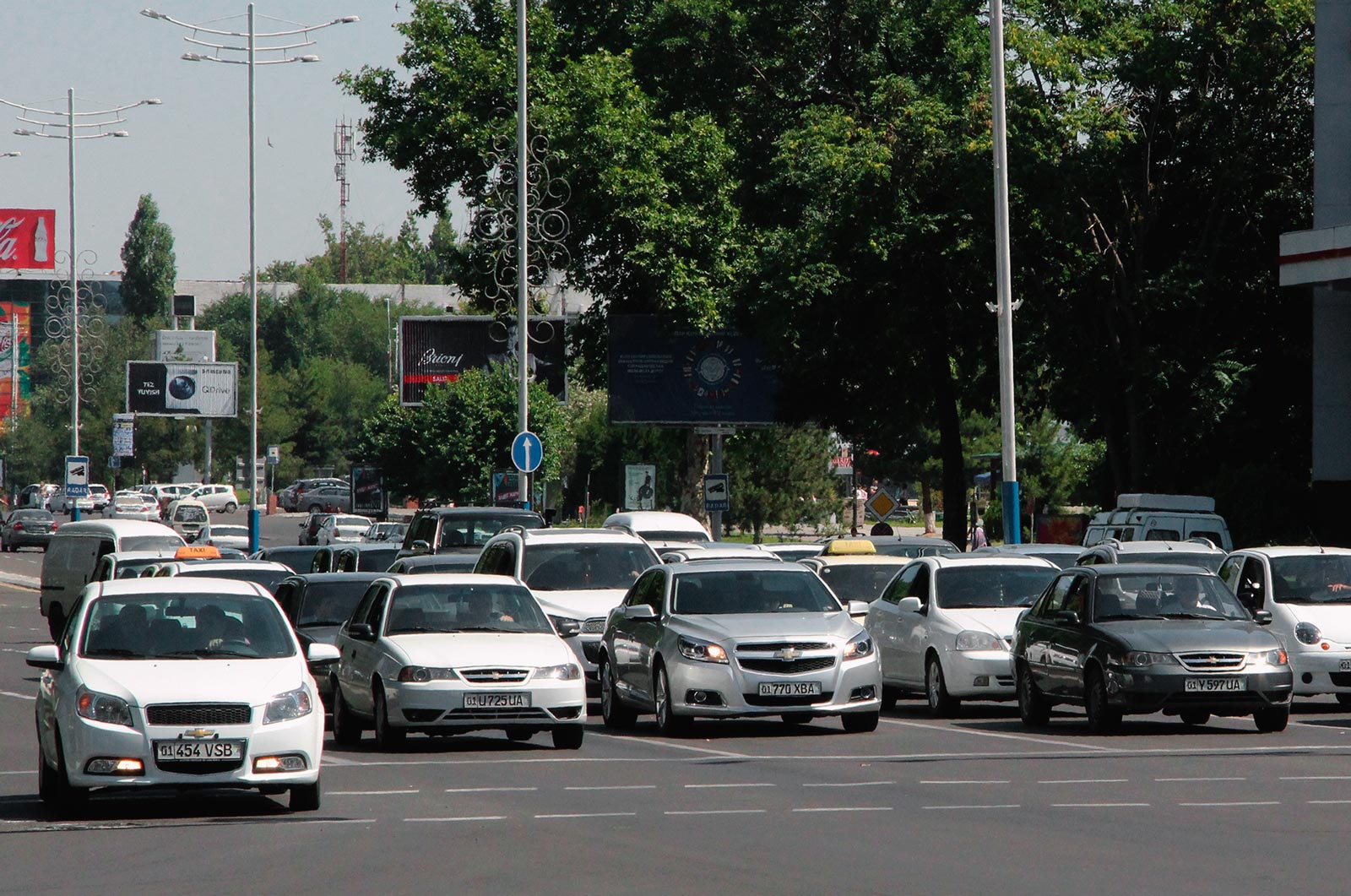 Ҳайдовчилар диққатига! 1 январдан кундуз куни ҳам "фара"ларни ёқиб юриш шарт