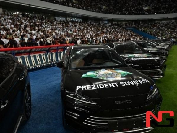 Тўхтахўжаев ўзининг BYD&rsquo;сини Абдуҳолиқовга совға қилди