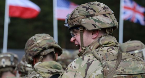 Европага тажовуз: нима учун АҚШ бутун армияни қитъага кўчирмоқда