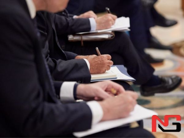 Энди давлат ишига кирганлар билан фақат 1 йиллик шартнома тузилади