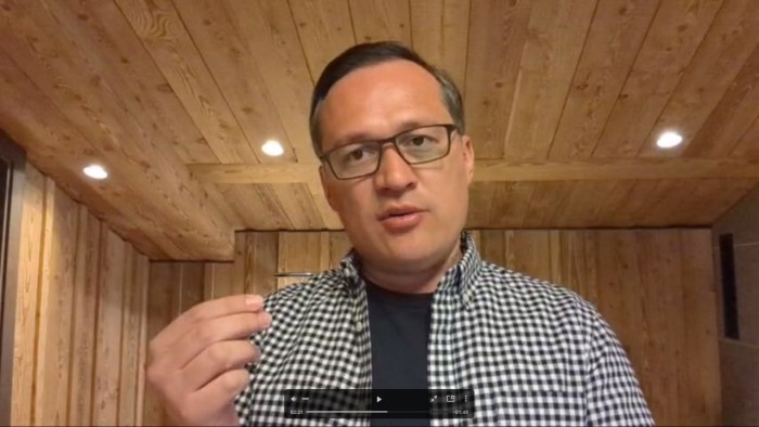 "Энди ошириб юборди": Комил Алламжонов тошкентлик таниқли журналистни судга берди