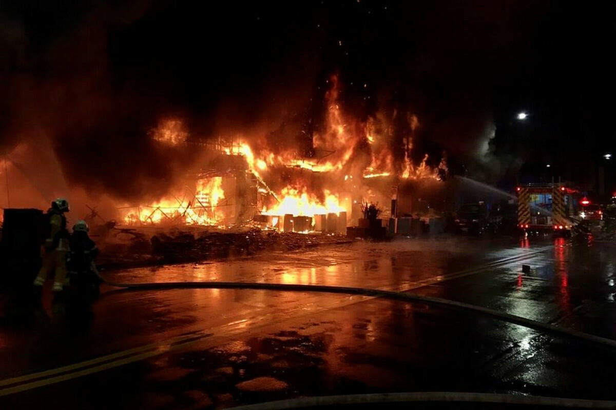 13 қаватли турар - жой биноси ёниб кетди