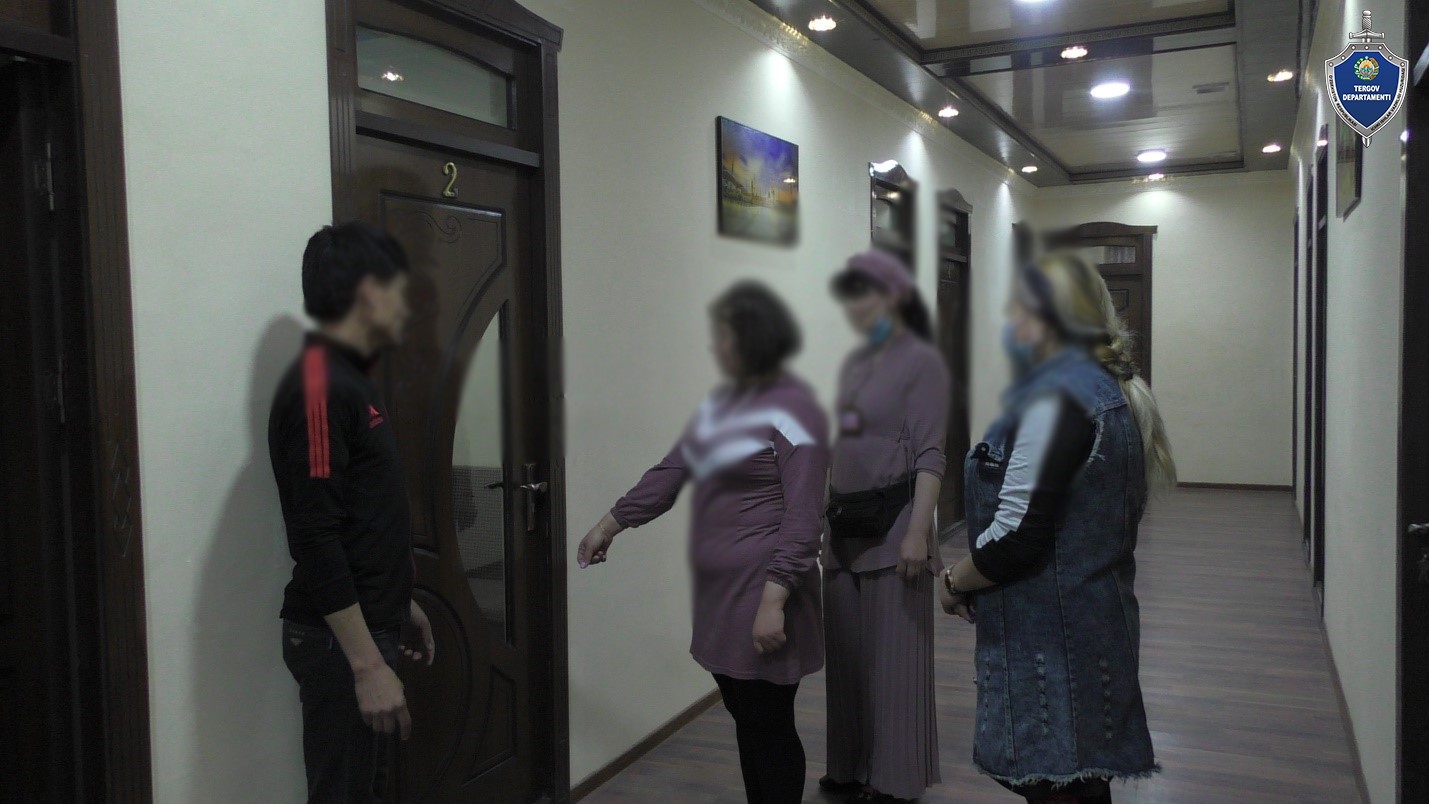 Намангандаги кафеда официант қизга шилқимлик қилган шахслар ва уларга қаршилик қилган фуқаролар жанжаллашди. Бир киши пичоқланди