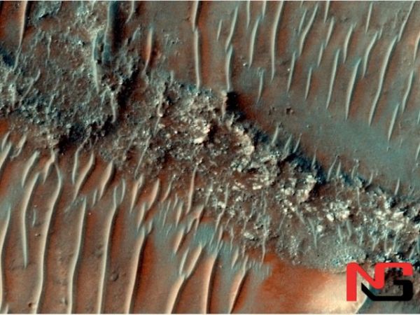 Марсда 15 минг километр узунликдаги дарёларнинг излари топилди