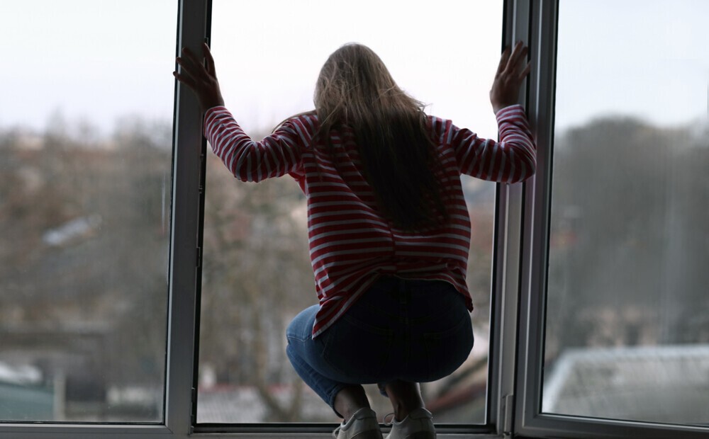 Йигити ташлаб кетган қиз ўзини ўлдирмоқчи бўлди