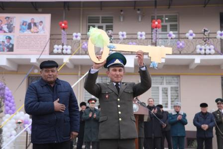 Наманганда давлатимиз сарҳадлари ҳимоячиларига 48 та янги хонадон калити топширилди