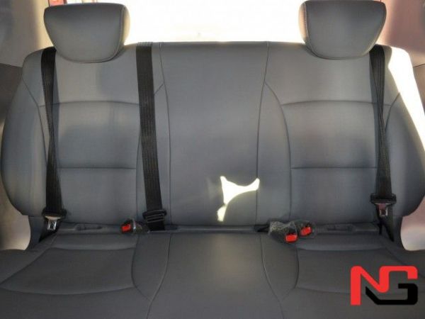 Энди машинанинг орқа ўриндиғидаги йўловчилар ҳам камарларни тақиб олиши керак