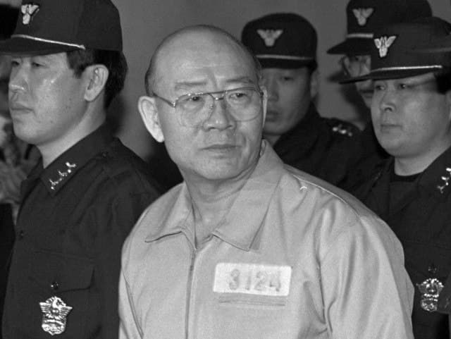 Жанубий Кореянинг ўлимга ҳукм қилинган собиқ Президенти вафот этди