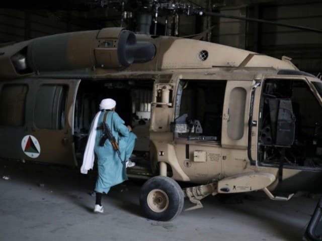 АҚШ 140 дан ортиқ афғонистонлик учувчини Тожикистондан олиб кетди