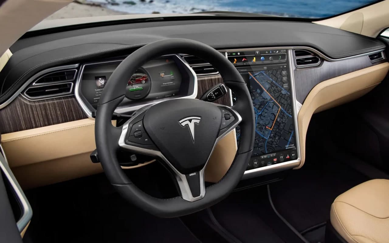 Tesla муаммоли 500 мингга яқин машинасини чақириб олмоқчи