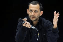 Жамоатчилик хонанда Жаҳонгир Отажоновнинг лицензиясини олиб қўйишни талаб қиляпти