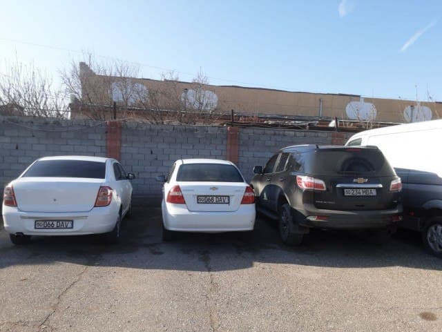 Чуст ҳокимлигининг учта автомобили “штрафной”га тиқилди
