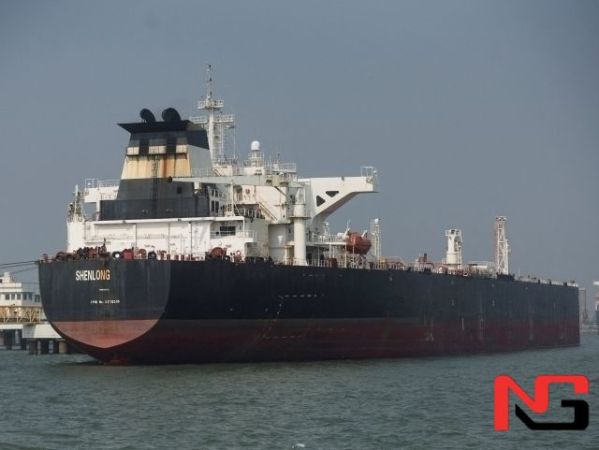 Эрон Ҳормуздан ўтиш учун ҳақ олишни бошлади