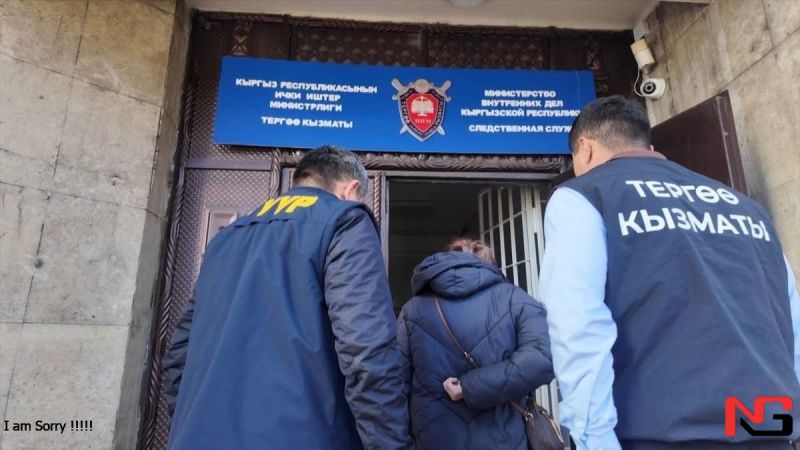 Қирғизистонда собиқ судьялар ва прокурор серияли қотилнинг жазосини енгиллаштиргани учун ҳибсга олинди