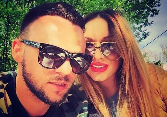 Ана холос! Давлат мадҳиясини ички кийимда куйлаган аёл қамалиши мумкин