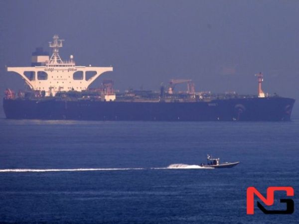 Эрон супертанкери АҚШ блокадасини ёриб ўтди