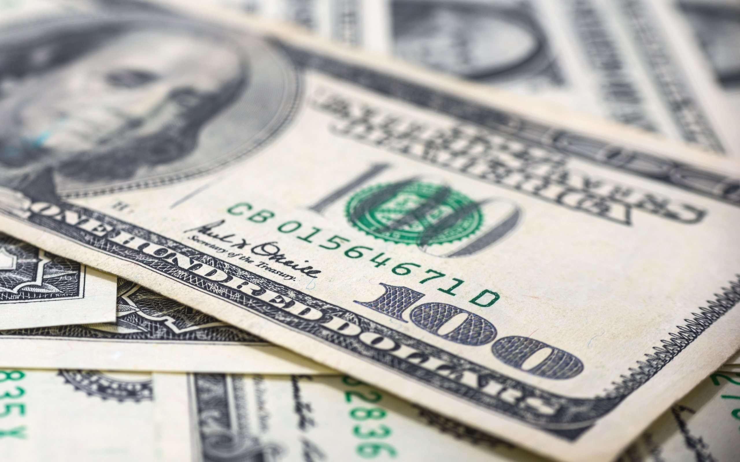 Банкларда долларнинг сотиш курси қимматлашмоқда