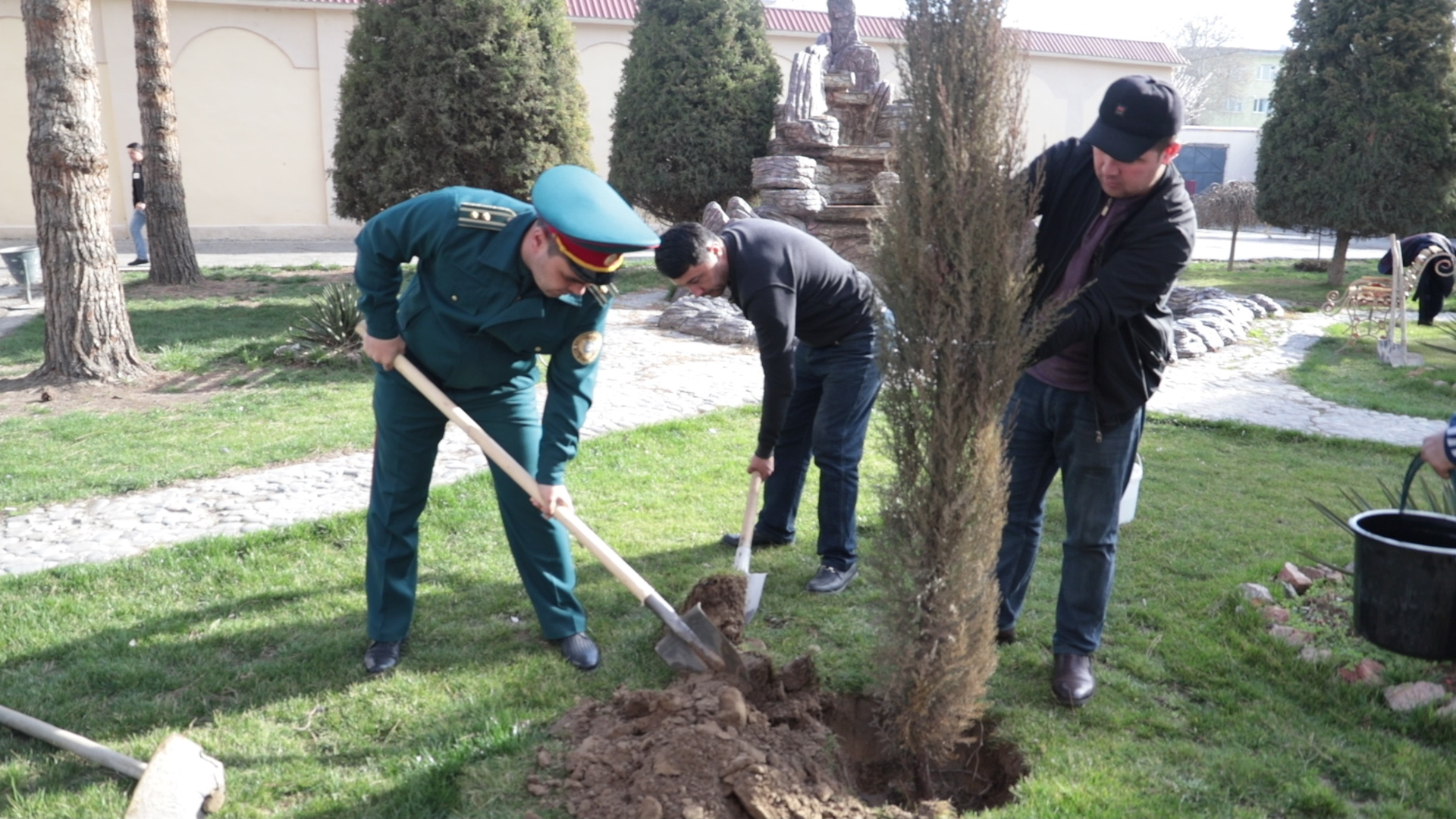Ўзбекистонда 13 март ҳашарида экилган мевали дарахтларнинг салкам 30 фоизи Наманганда ўтқазилди