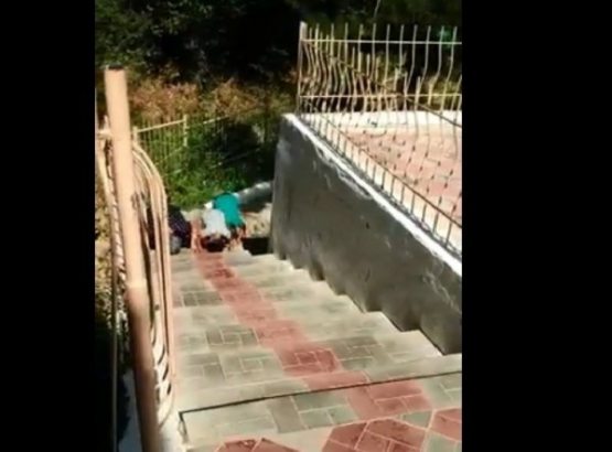 Видео: Паркент зиёратгоҳида ширк амаллар бўлмоқда, зиёратчилар ҳар бир зинага сажда қилиб чиқяпти