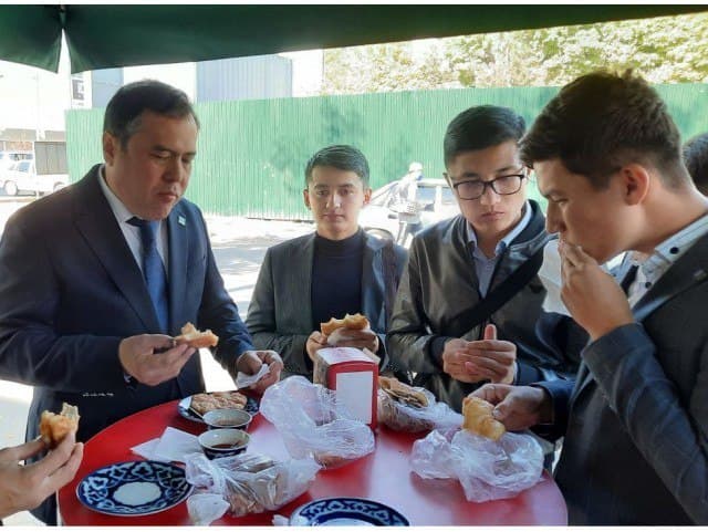 Шерзод Қудратхўжа 25 ва 5 йил олдинги ОАВни гумма билан стейкка ўхшатди