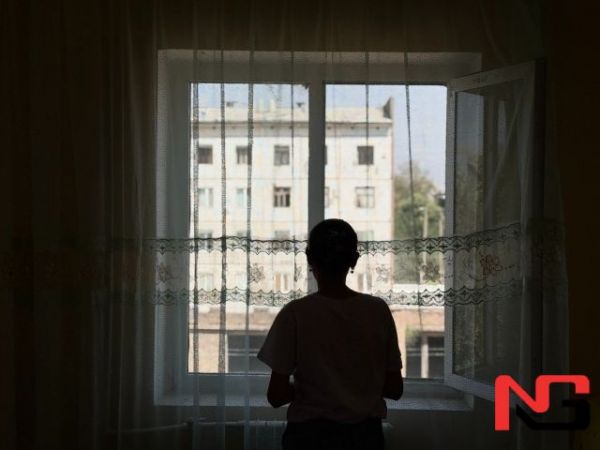 Тошкент вилоятида ўз қизини зўрлаган ота қамалди (видео)