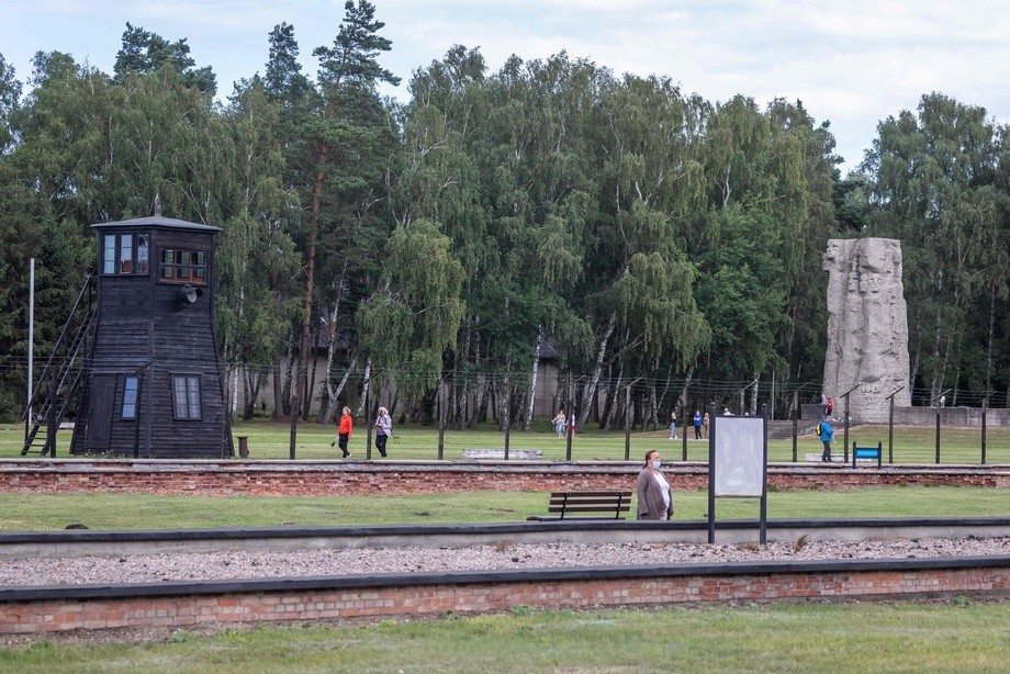 96 ёшли нацист суд қилинди: у таксида қочишга уринган