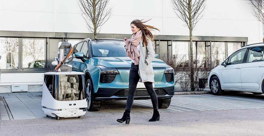 Хитой электромобилларни ўзи топиб, қувватлантирувчи автоном робот ишлаб чиқаради (фото)