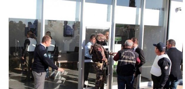 Видео: Ўзбекистон фуқароси Туркияда ўйинчоқ тўппонча билан банкни ўмармочқи бўлди