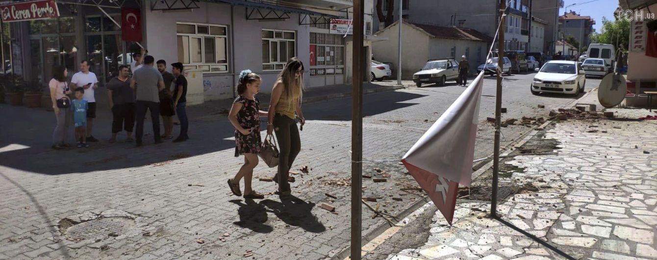 Истанбулда 6 балли кучли зилзила қайд этилди (видео)