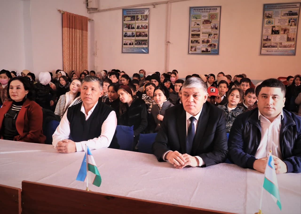 “Байроғимиз – фахримиз” 18 ноябрь Ўзбекистон Республикасининг “Давлат байроғи қабул қилинган кун.