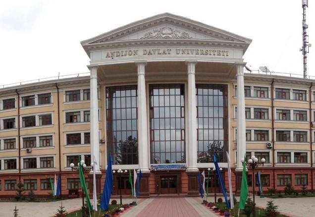 Андижонда университетнинг 4-қаватидан аёл тушиб кетди