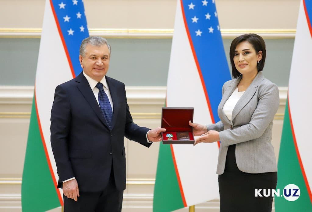 Президентнинг қўлидан мукофот олган биринчи блогер