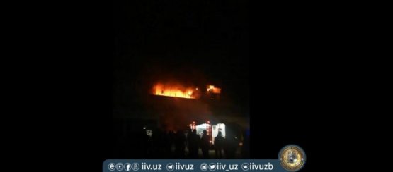 Навоийда 4 қаватли савдо мажмуасида ёнғин юз берди