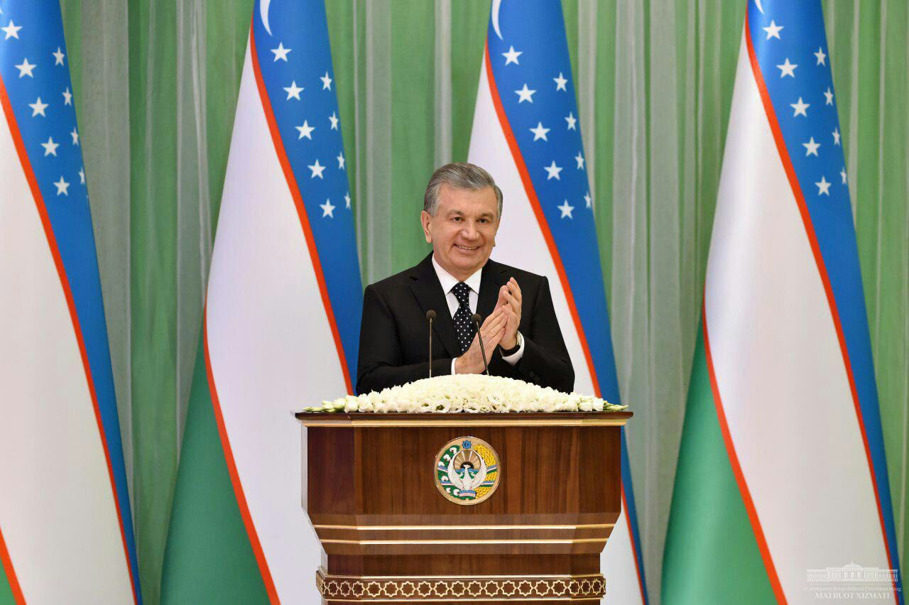 Шавкат Мирзиёев ўқитувчи ва мураббийларни табриклади