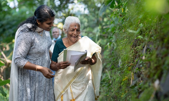 Ҳиндистонлик аёл 104 ёшида ўқиш ва ёзишни ўрганди