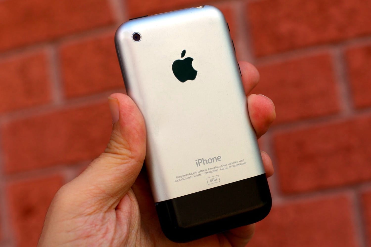 «Apple» қайси айфонларни чиқаришни тўхтатишини эълон қилди