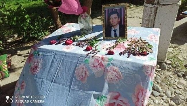 Самарқандда 10 киши бир йигитни ўлгунича калтаклагани айтилмоқда. Расмий хабарда эса...